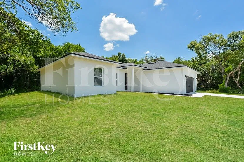 4 bed, 2.0 bath, 1653 sqft, $2,515 — Photo 2
