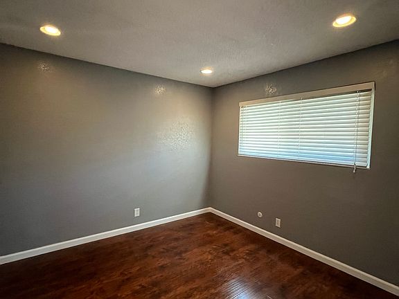 3rd image of 337 Chelan Dr