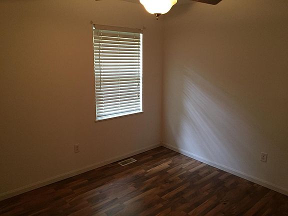 3rd image of 3939 Schneider St