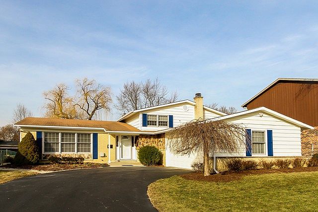 1st image of 606 W Burr Oak Dr