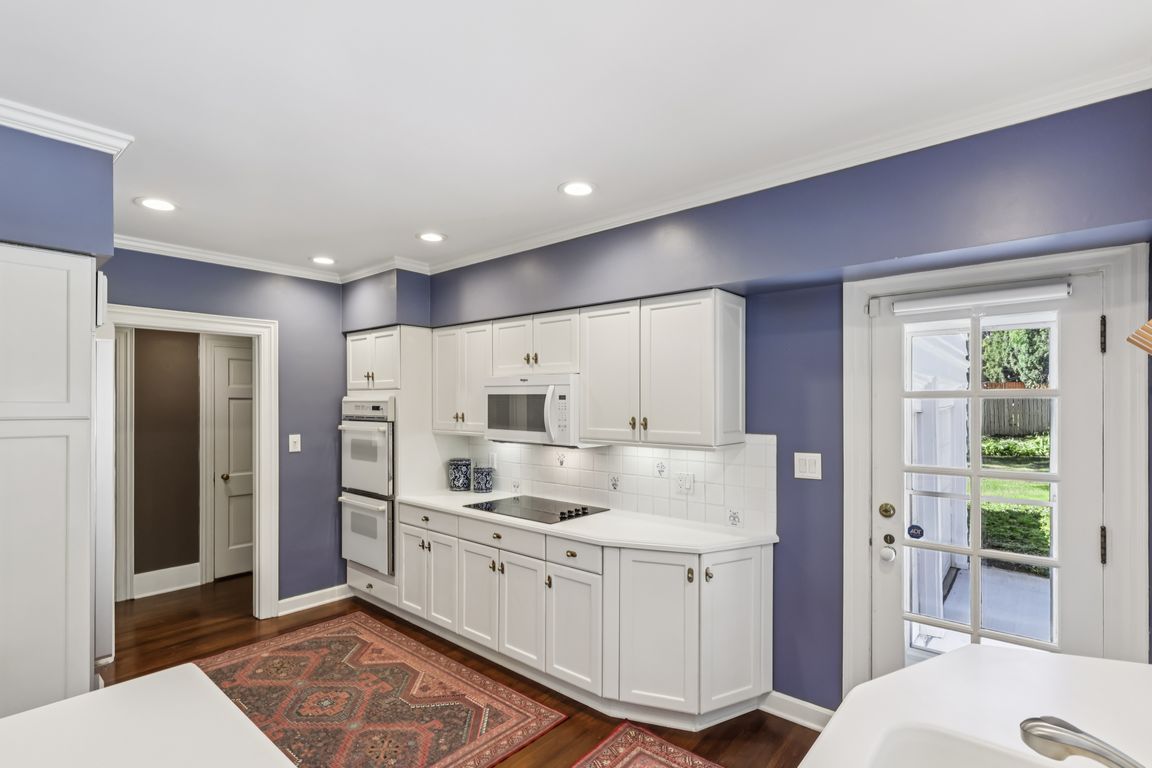 Mayfair Rd-S2407-020.jpg