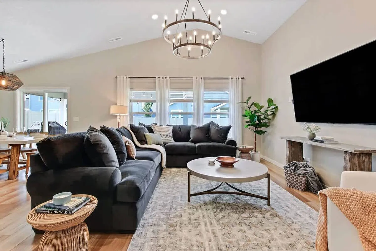 4 bed, 2.0 bath, $8,243 — Photo 1