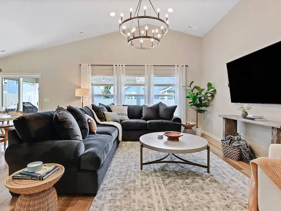 187 W Waukesha St #ID1250655P