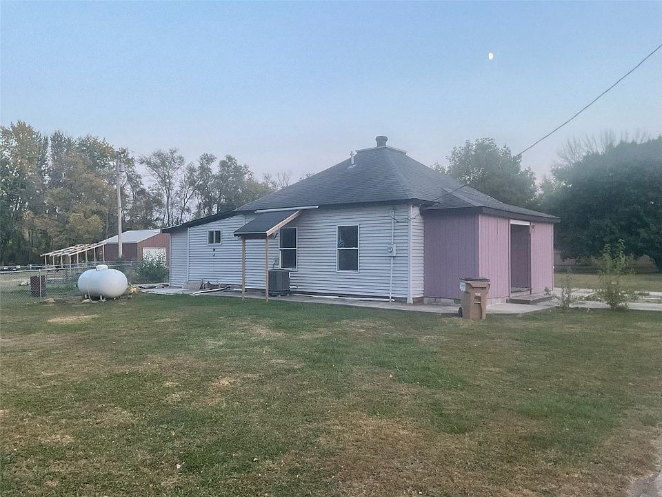 1st image of 313 1st Ave S