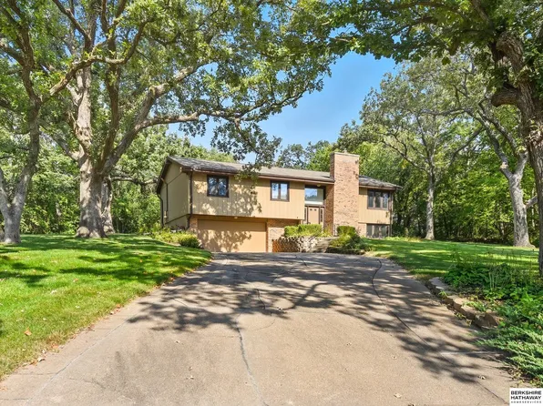 18811 Oak Ln, Gretna, NE 68028