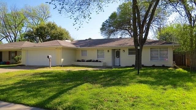 1st image of 1906 Betsy Ln