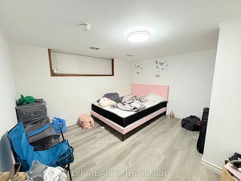 6 Thorn Ln #4 — Photo 2