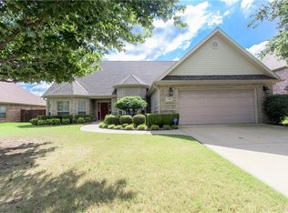 2392 N Berkleigh Dr, Fayetteville, AR 72704
