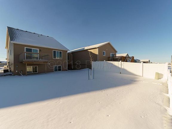 3rd image of 910 31st Ave W