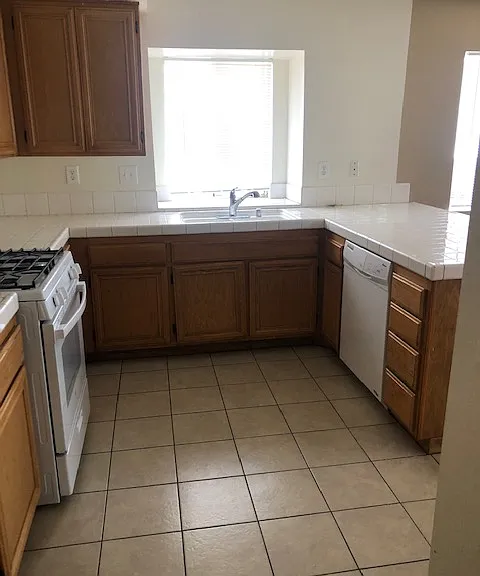 584 Ocean Ave — Photo 8