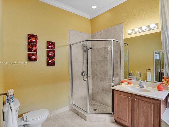 4th image of 4443 SW 18th St