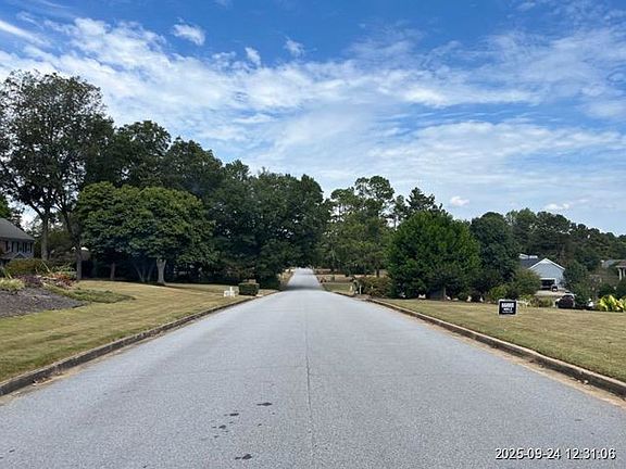 Exterior Neighborhood (street photo)