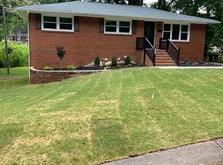 5900 Amberly Ln, Charlotte, NC 28213