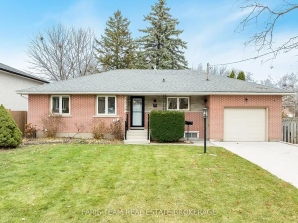 15 Davidson St, Barrie, ON L4M 3R9