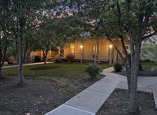 Studio, 420 sqft, $1,799 — Photo 2