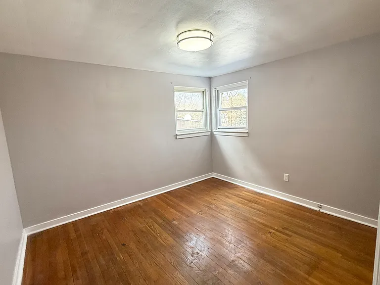 512 Macfarlane Dr — Photo 9