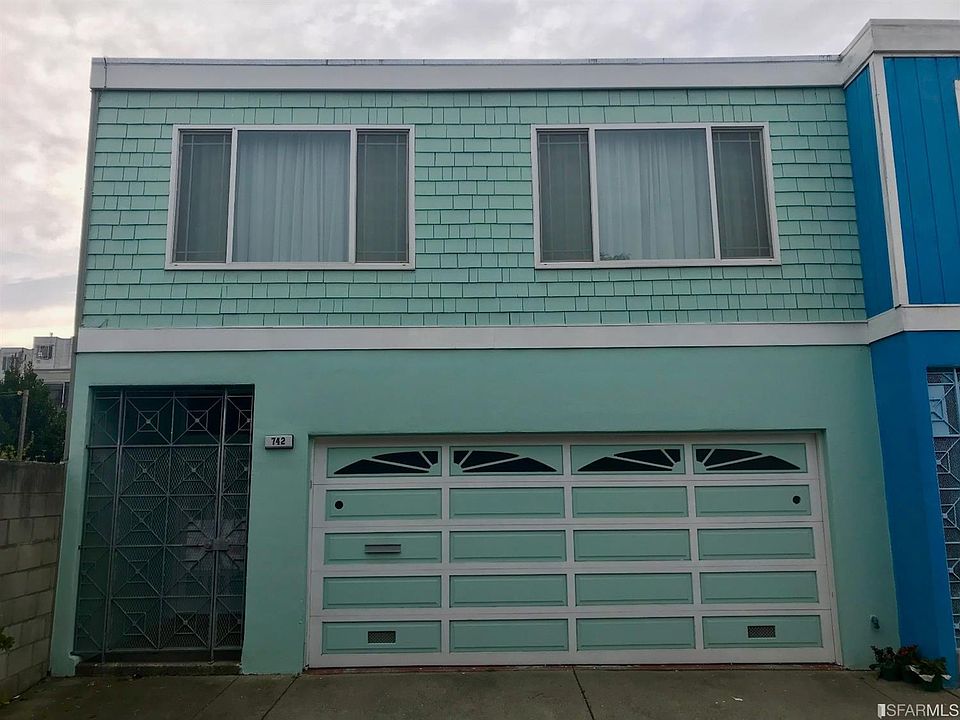 1st image of 742 Banks St