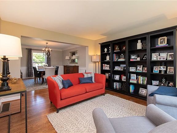 5th image of 26 Thornbury Dr
