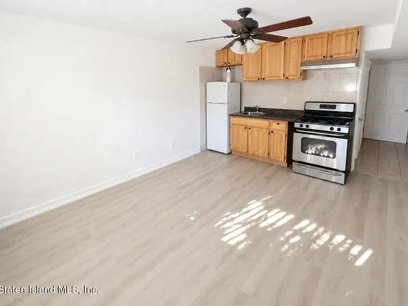 38 Pebble Ln, Staten Island, NY 10305
