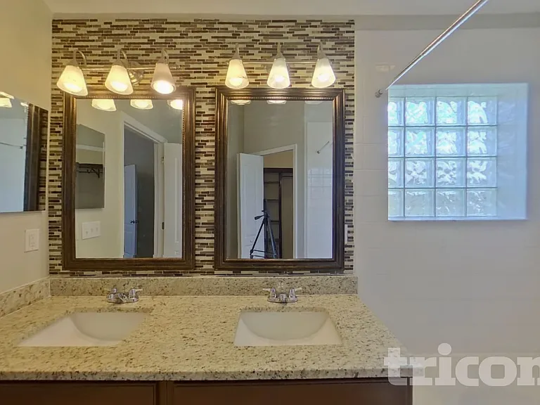 15206 Markham Dr — Photo 9