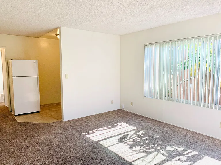 Live in Mission Beach Right by the Water! 2BD/1BA Top Floor Apartment w/ Parking! Only $2,895/mo — Photo 5