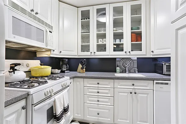 Sold by Corcoran | media 5