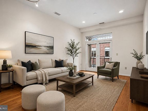 3rd image of 309 Holland Ln Unit 327