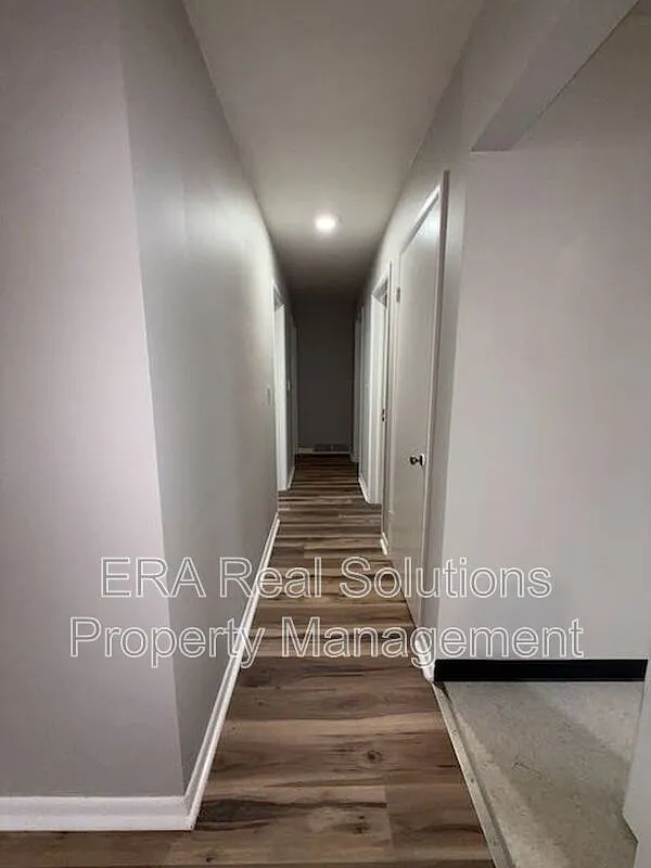 3 bed, 1.0 bath — Photo 3
