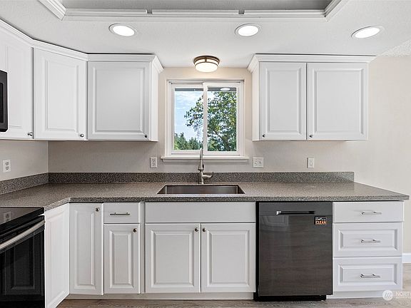 5th image of 18770 2nd Avenue NE