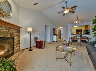 4805 S Forest Ridge Dr #8, New Berlin, WI 53151
