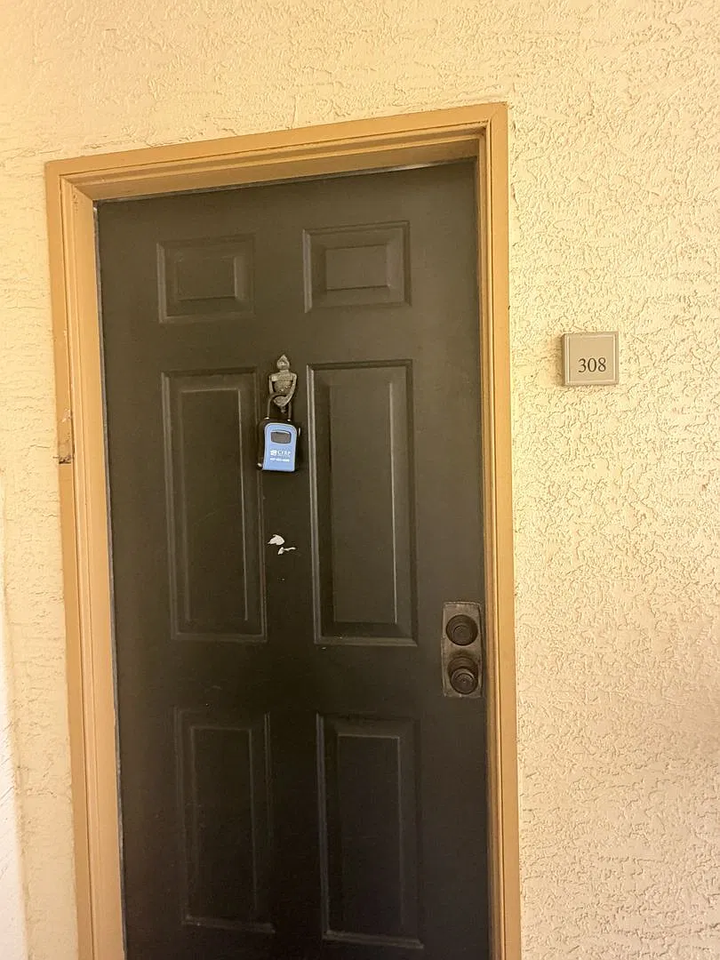 3rd Floor Unit, 1 Bed/1 Bath With Den In Carrollwood Area — Photo 3