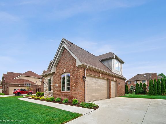 3-Car Garage side load