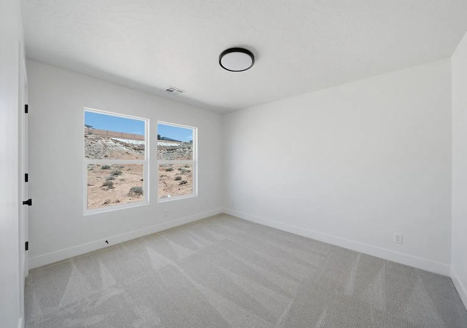 Brand New 3 Bedroom Townhome — Photo 3