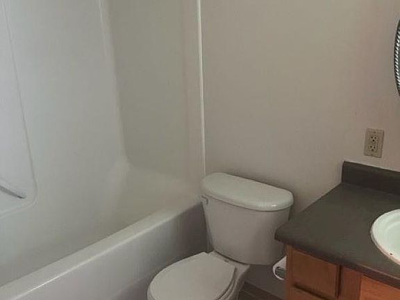 3rd image of 812 10th St NE APT 12