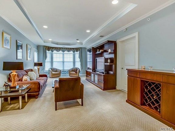 3rd image of 1303 Roosevelt Way
