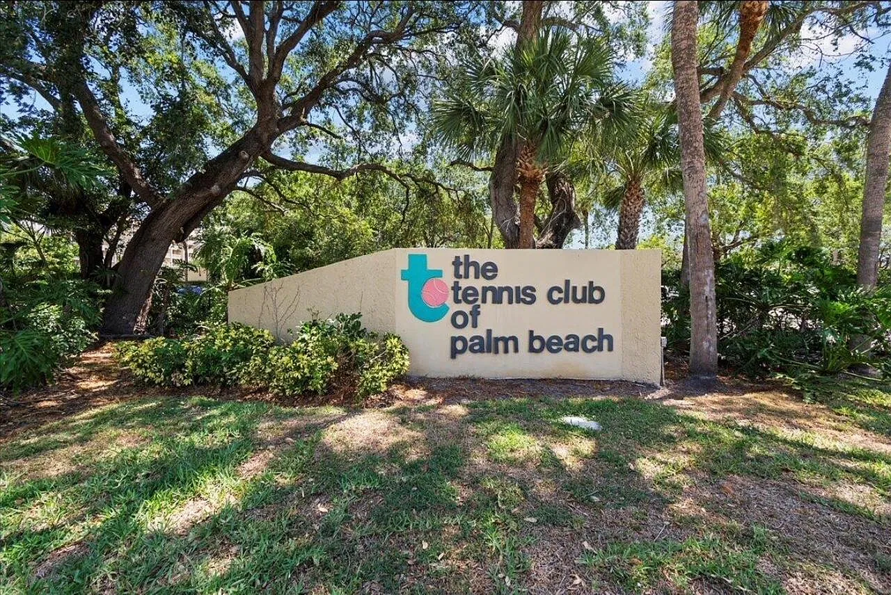 2786 Tennis Club Dr — Photo 2
