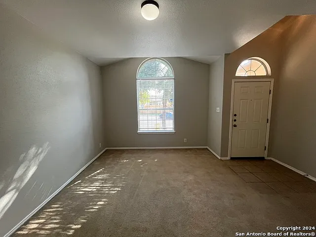 3 bed, 2.0 bath, 1837 sqft, $1,800 — Photo 2