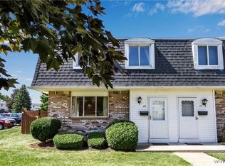 40 Parkview Ct, Lancaster, NY 14086