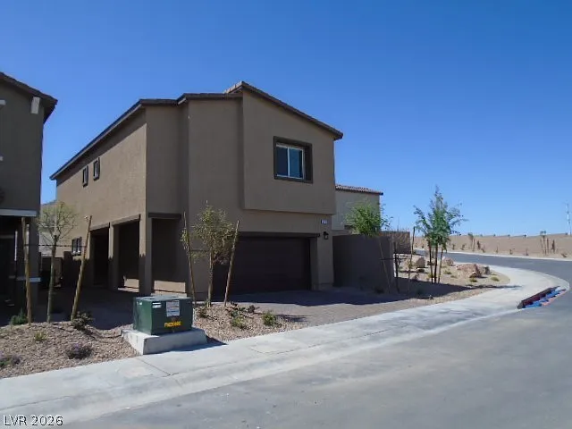 4 bed, 2.5 bath, 1865 sqft, $2,361 — Photo 2