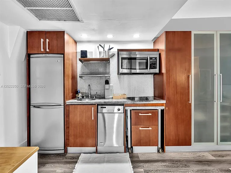 1052 Ocean Dr #C203 — Photo 8