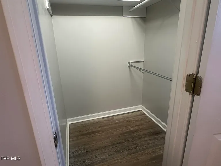 1030 Jim Fox Rd — Photo 11