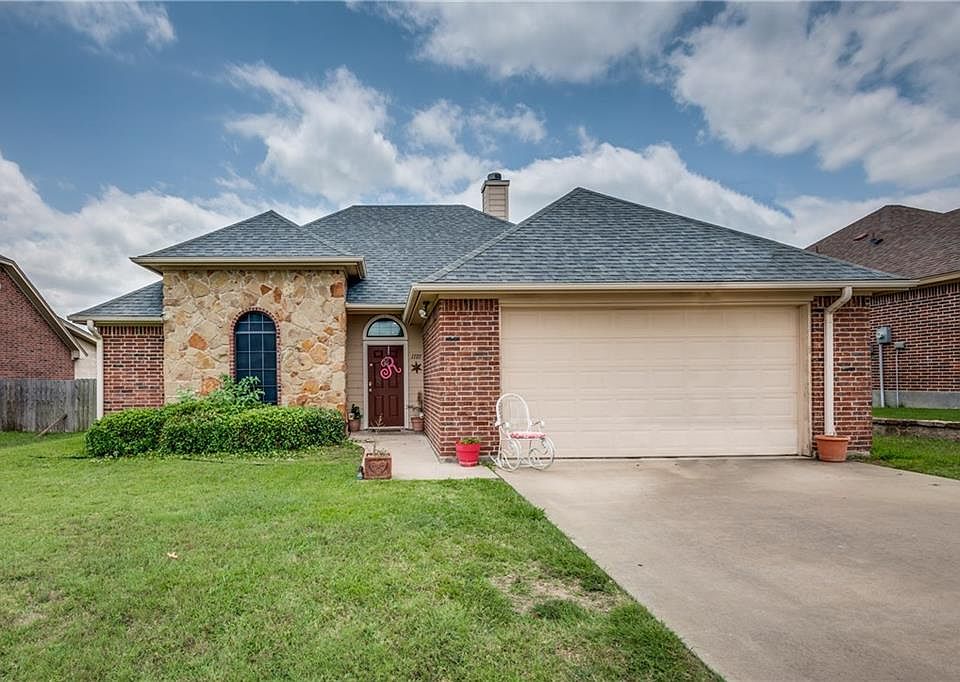 1st image of 1727 Lakeway Dr