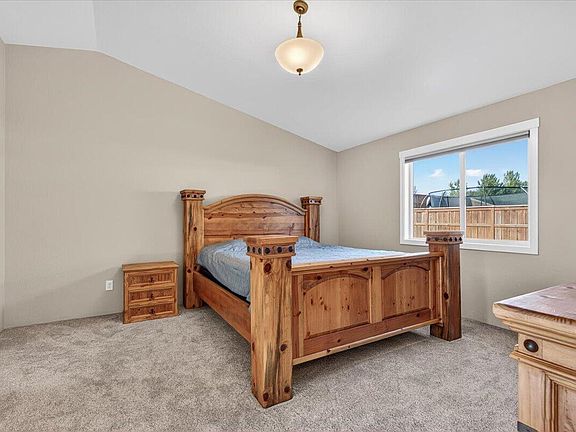 4th image of 2803 Esther Ln