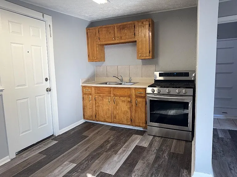 511 E Cherry St #8 — Photo 9