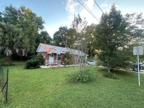 52 E Orange Ave, Defuniak Springs, FL 32435
