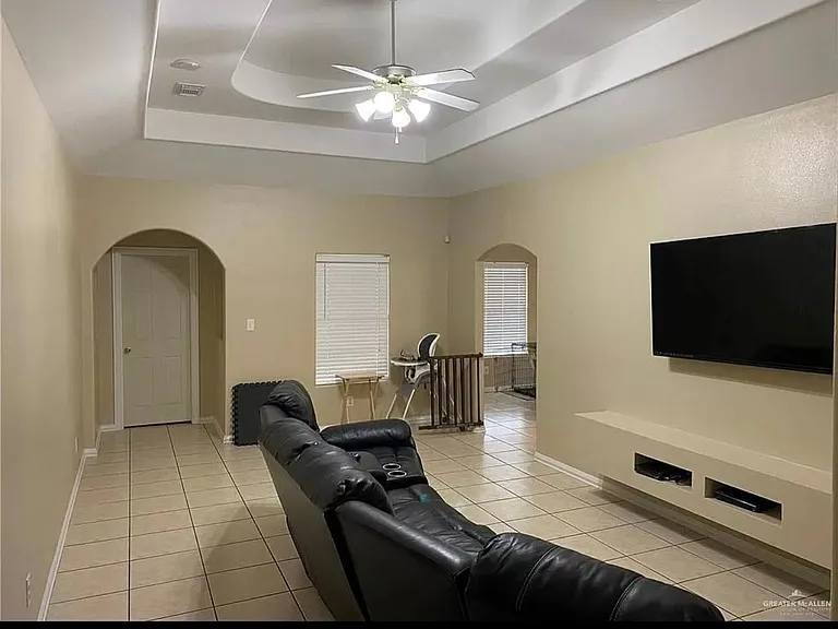 4616 Swallow Ave — Photo 3