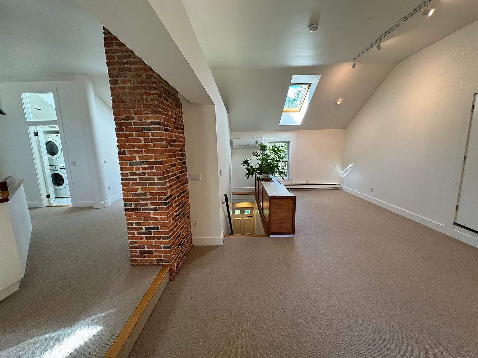 2 bed, 1.5 bath, 2000 sqft, $3,600 — Photo 3