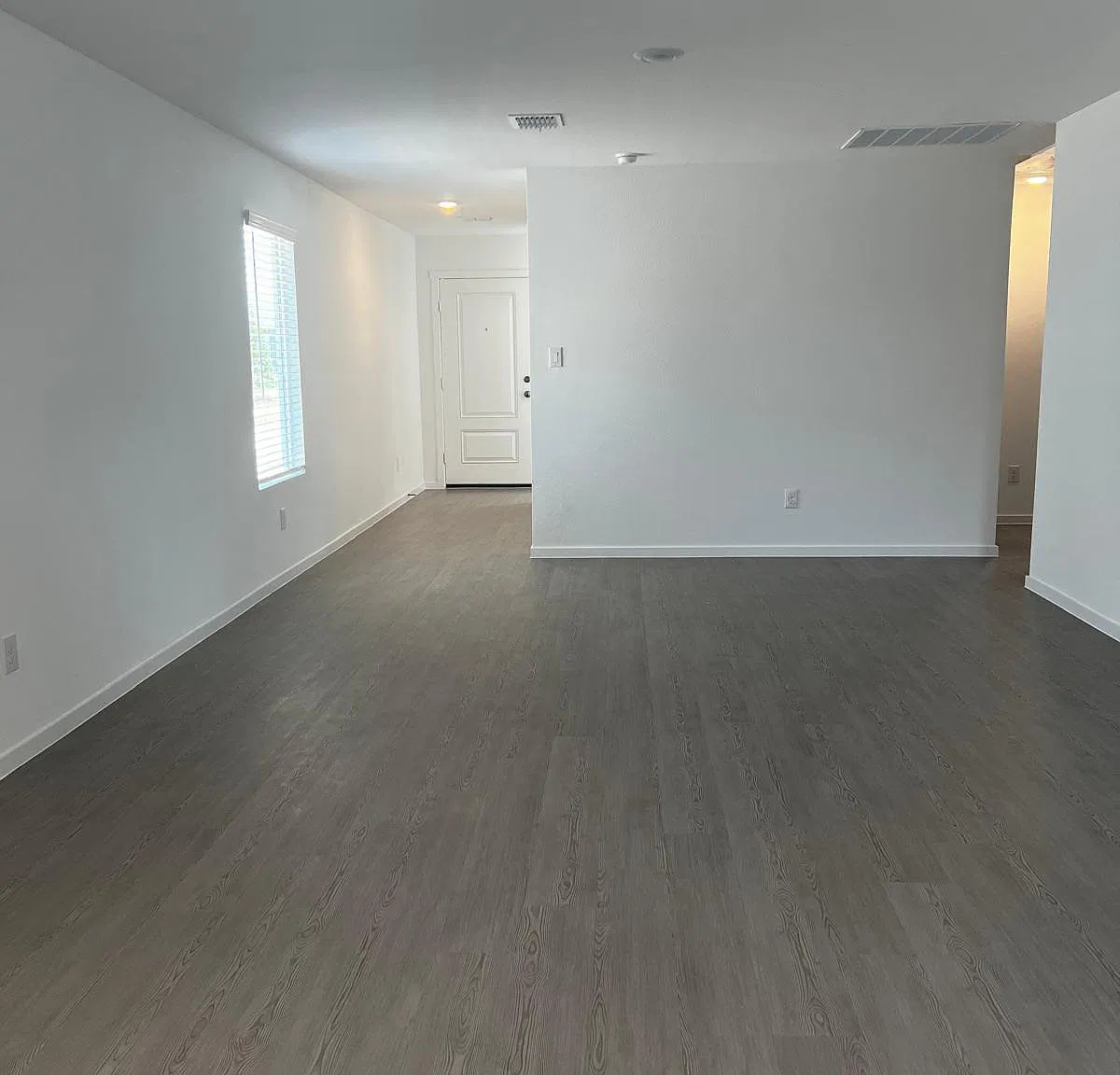 3 bed, 1411 sqft, $2,000 — Photo 2