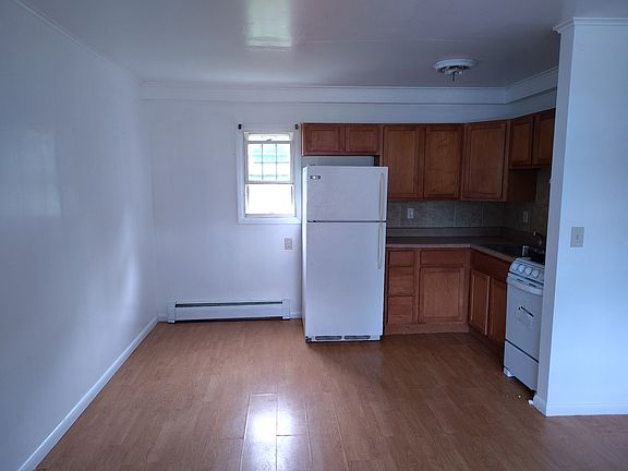 4th image of 220 Broad St APT C