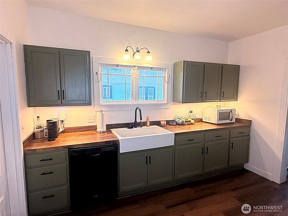 4th image of 218 Washington Avenue N